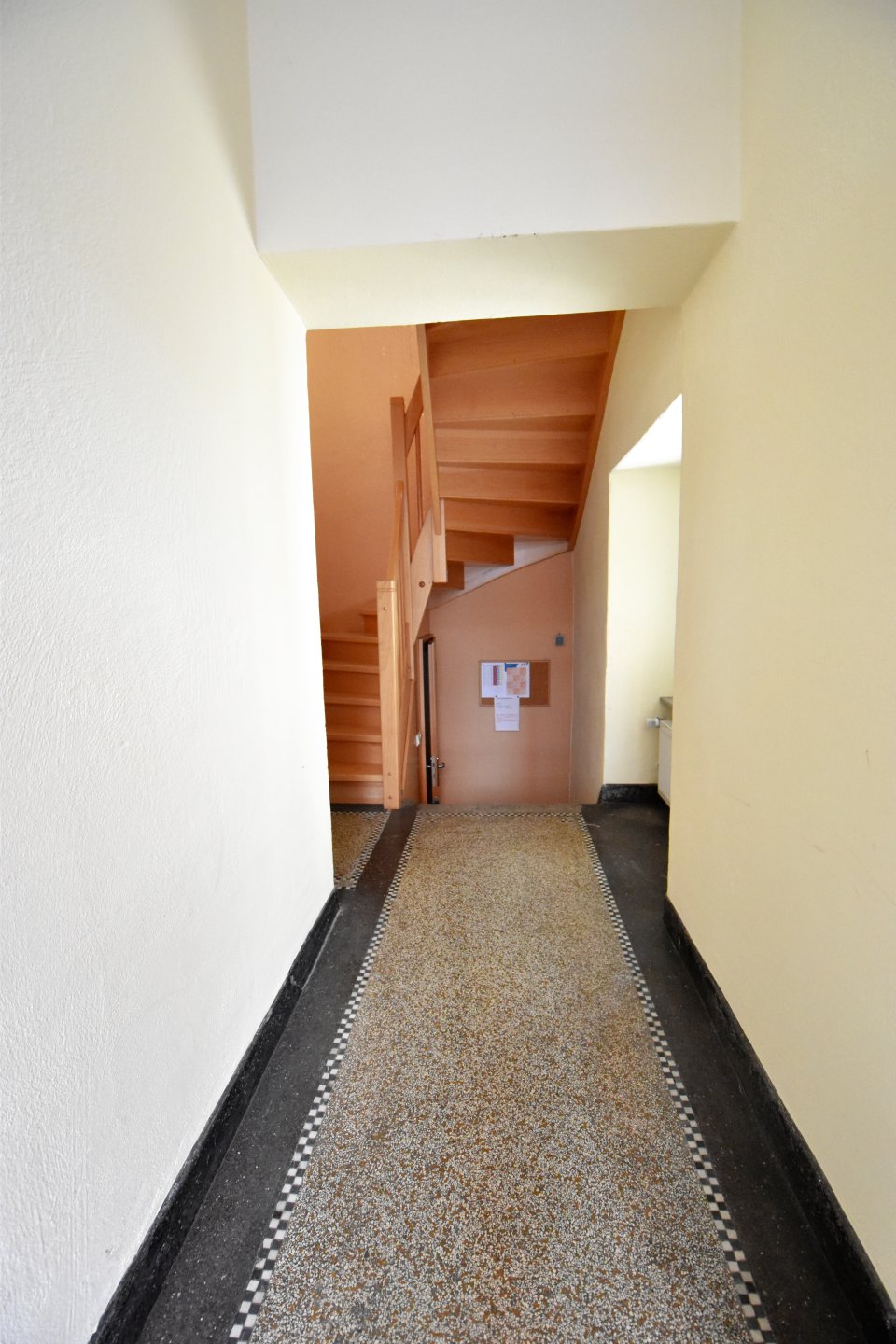 Seltene Gelegenheit im Karl-Marx-Viertel - Altbau - vollvermietet - 5 Wohneinheiten