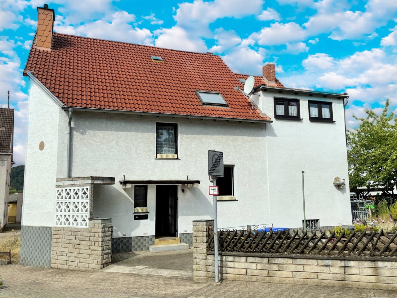 Achtung massive Preisreduzierung, jetzt schnell zuschlagen!!! Freistehendes Haus mit großem Garten und Garage sucht Familie