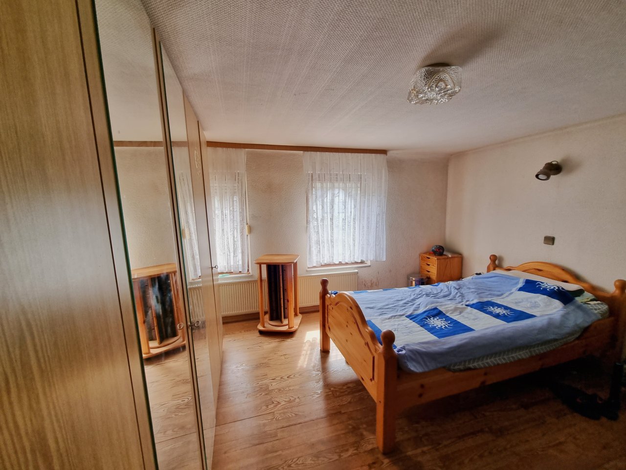 Schönes Haus im Märchenschlaf - echte Gelegenheit - freistehendes Einfamilienhaus mit Dorfcharakter