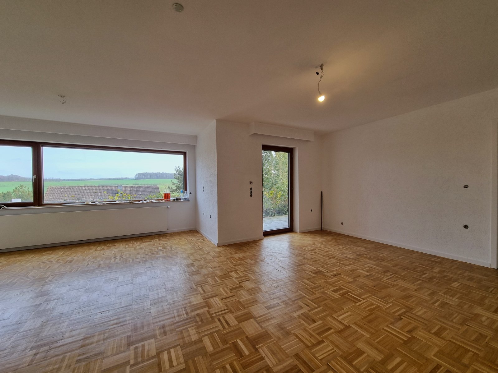 verkauft ! Butzweiler: Großzügiges Anwesen mit traumhafter Fernsicht und Einliegerwohnung