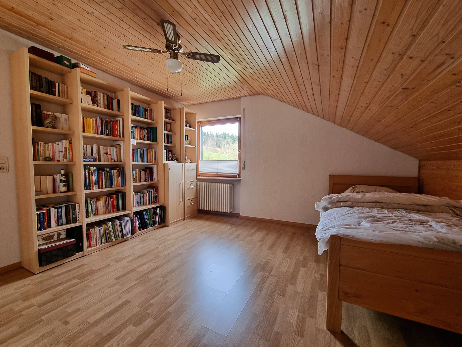 verkauft ! Butzweiler: Großzügiges Anwesen mit traumhafter Fernsicht und Einliegerwohnung