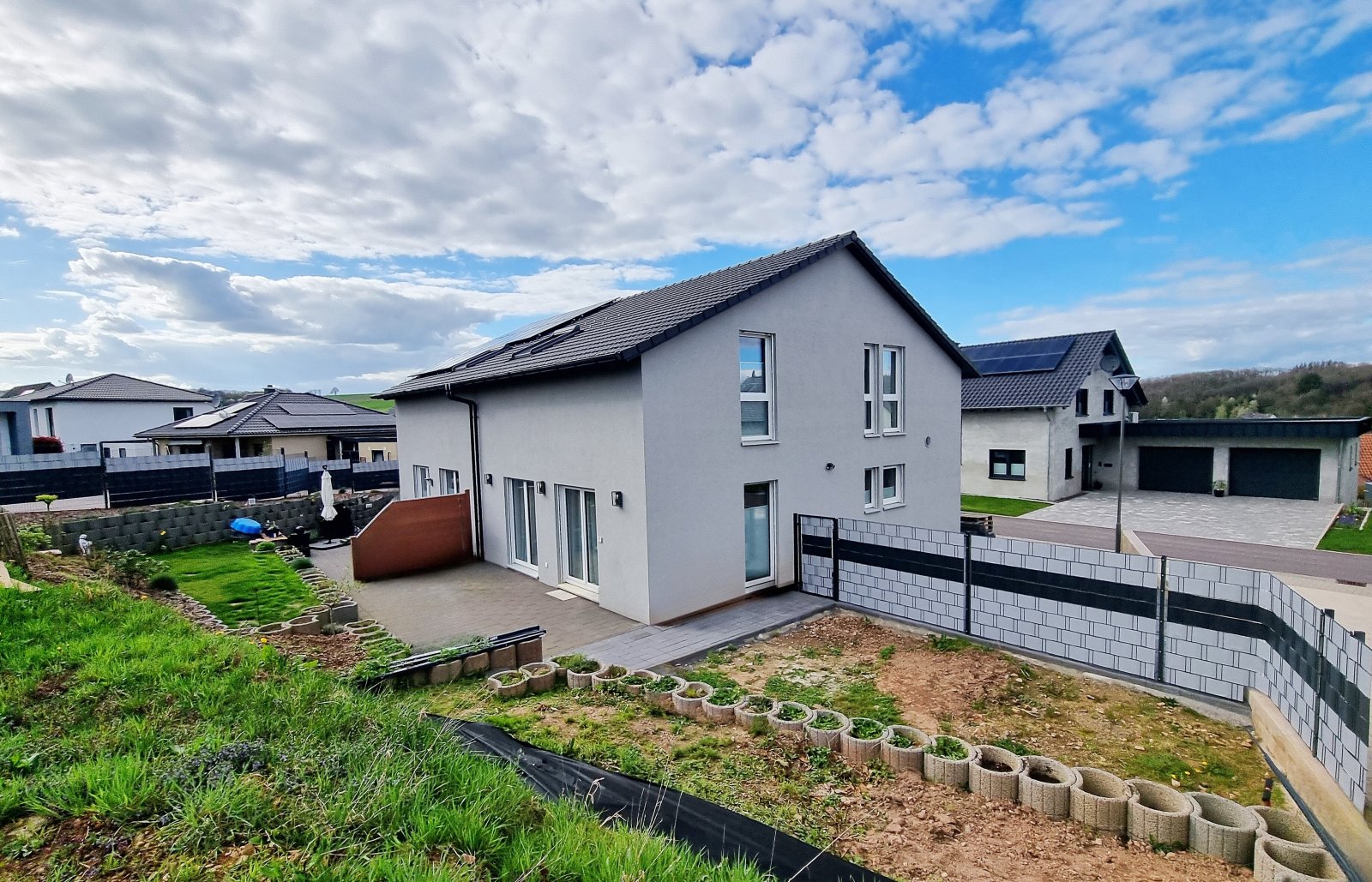 reserviert! Traumhaftes Wohnen in Zerf: Ihr modernes Zuhause mit Süd-Terrasse, Wärmepumpe und Smart-Home!&quot;
