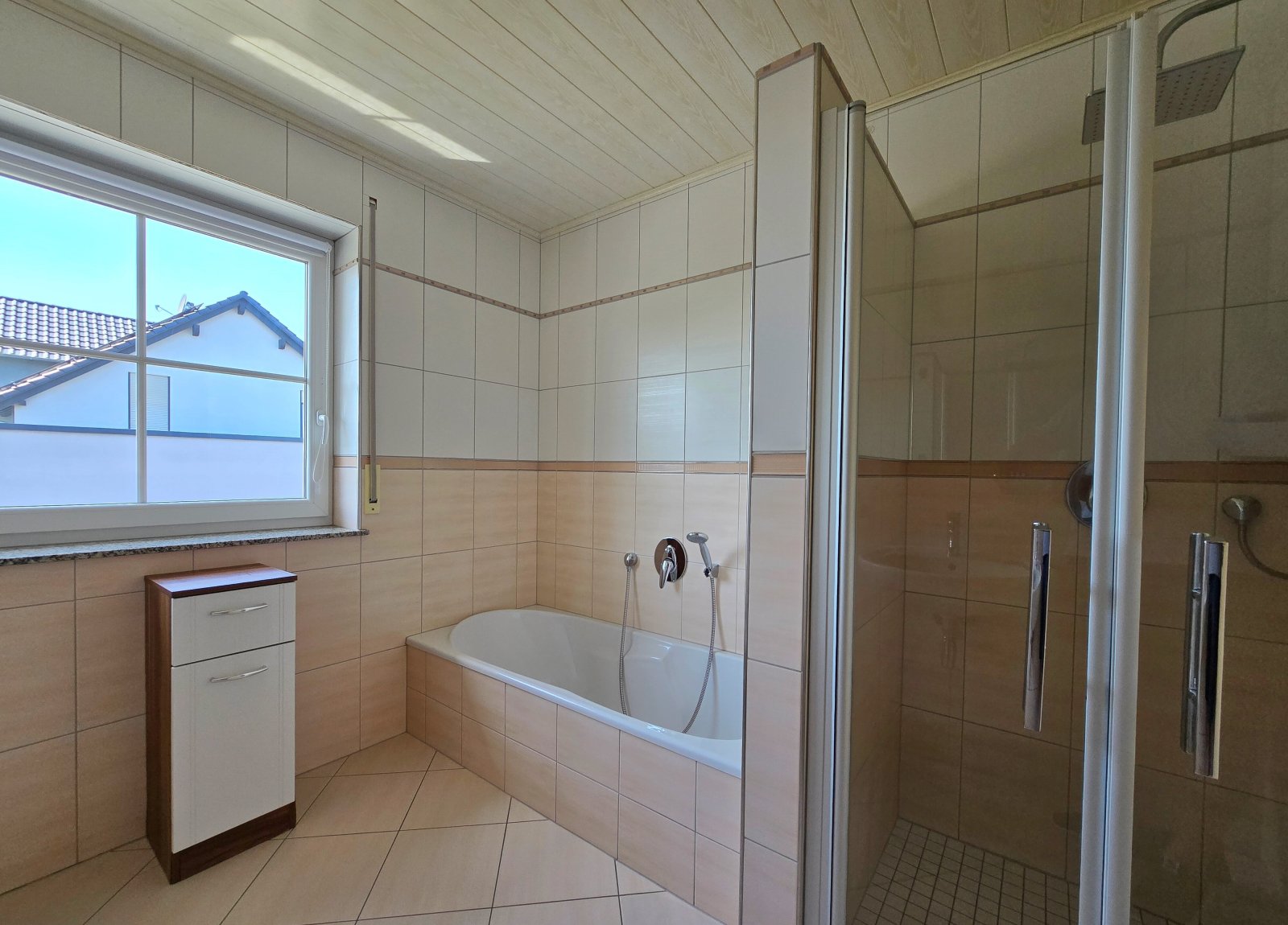 Ein Zuhause zum Verlieben: Eleganter Bungalow in ruhiger Lage von Orenhofen