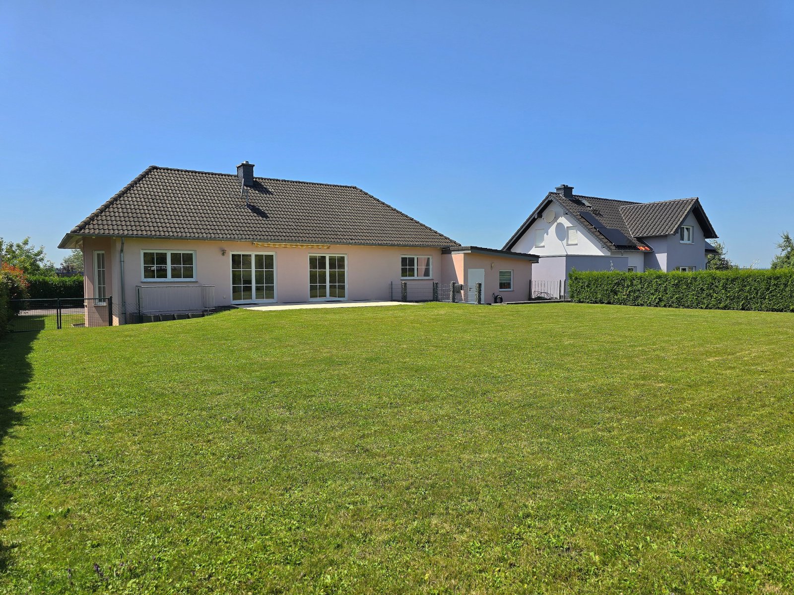 Ein Zuhause zum Verlieben: Eleganter Bungalow in ruhiger Lage von Orenhofen