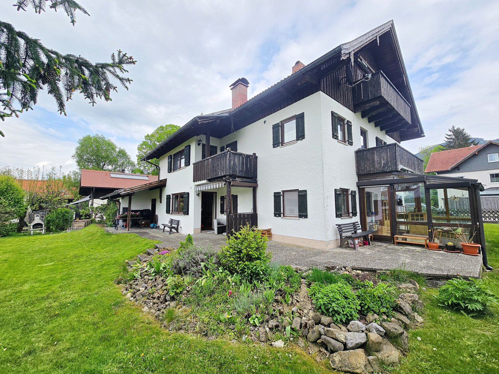 Wohnen, Arbeiten & Vermieten mit Bergblick im Herzen des Allgäus - Ein Haus mit Geschichte und Zukunft