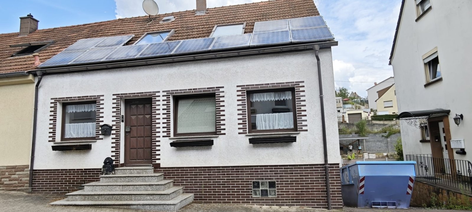 VERKAUFT!! Dudweiler, Geräumiges Ein- bis Zweifamilienhaus mit Wintergarten, Terrasse, Garage, eigenem Garten und viel Potenzial