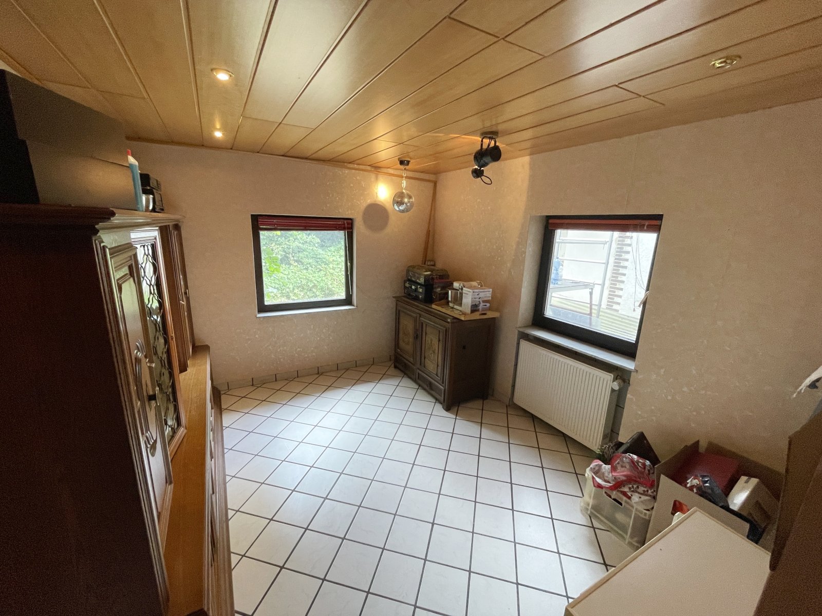 VERKAUFT!! Dudweiler, Geräumiges Ein- bis Zweifamilienhaus mit Wintergarten, Terrasse, Garage, eigenem Garten und viel Potenzial