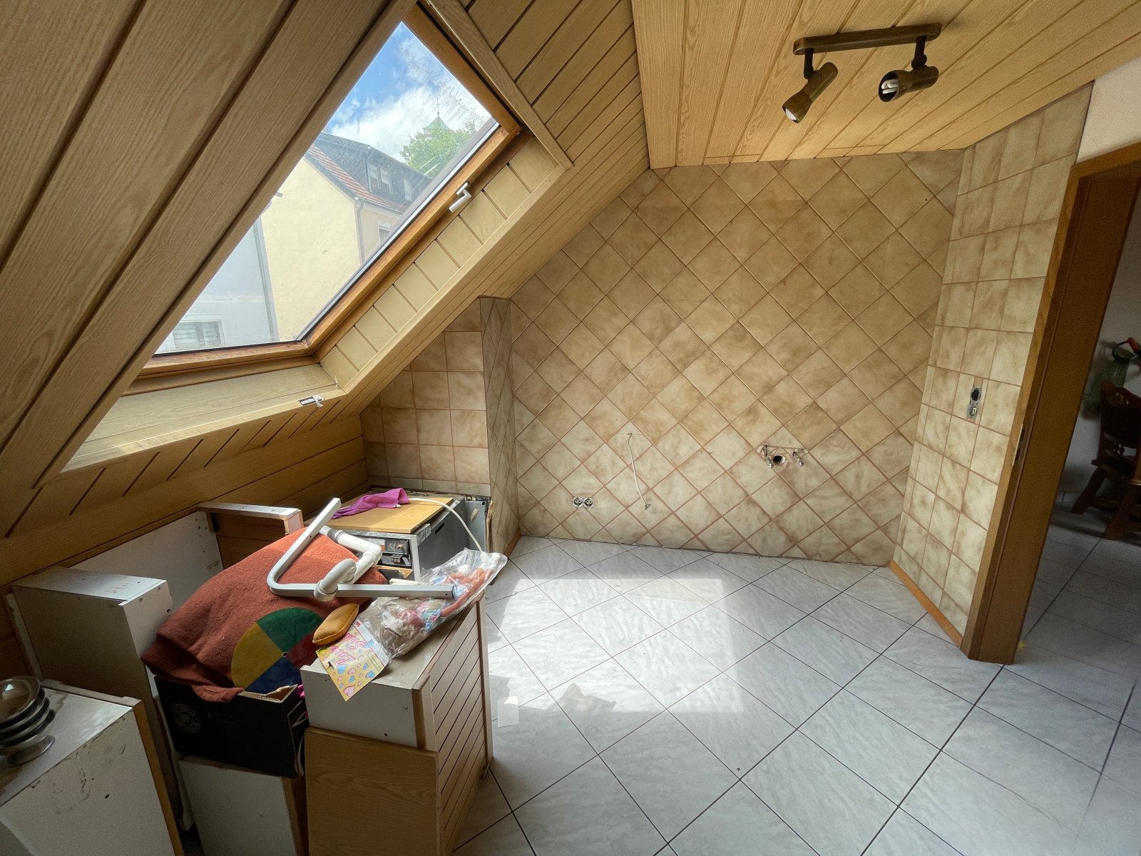 VERKAUFT!! Dudweiler, Geräumiges Ein- bis Zweifamilienhaus mit Wintergarten, Terrasse, Garage, eigenem Garten und viel Potenzial