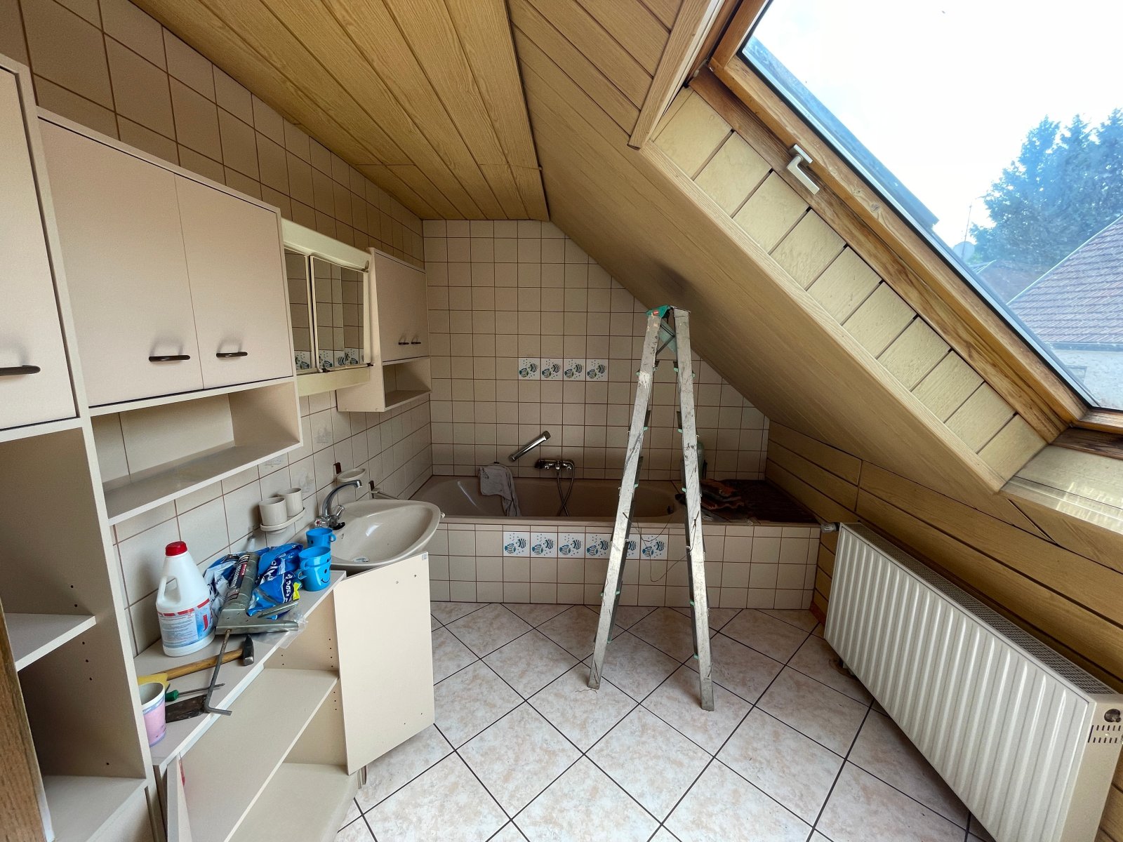 VERKAUFT!! Dudweiler, Geräumiges Ein- bis Zweifamilienhaus mit Wintergarten, Terrasse, Garage, eigenem Garten und viel Potenzial