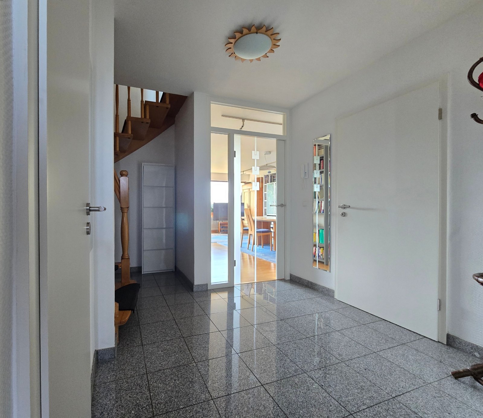 Über den Dingen wohnen - Seltene Maisonette-Gelegenheit in Bestlage mit Panorama-Aussicht