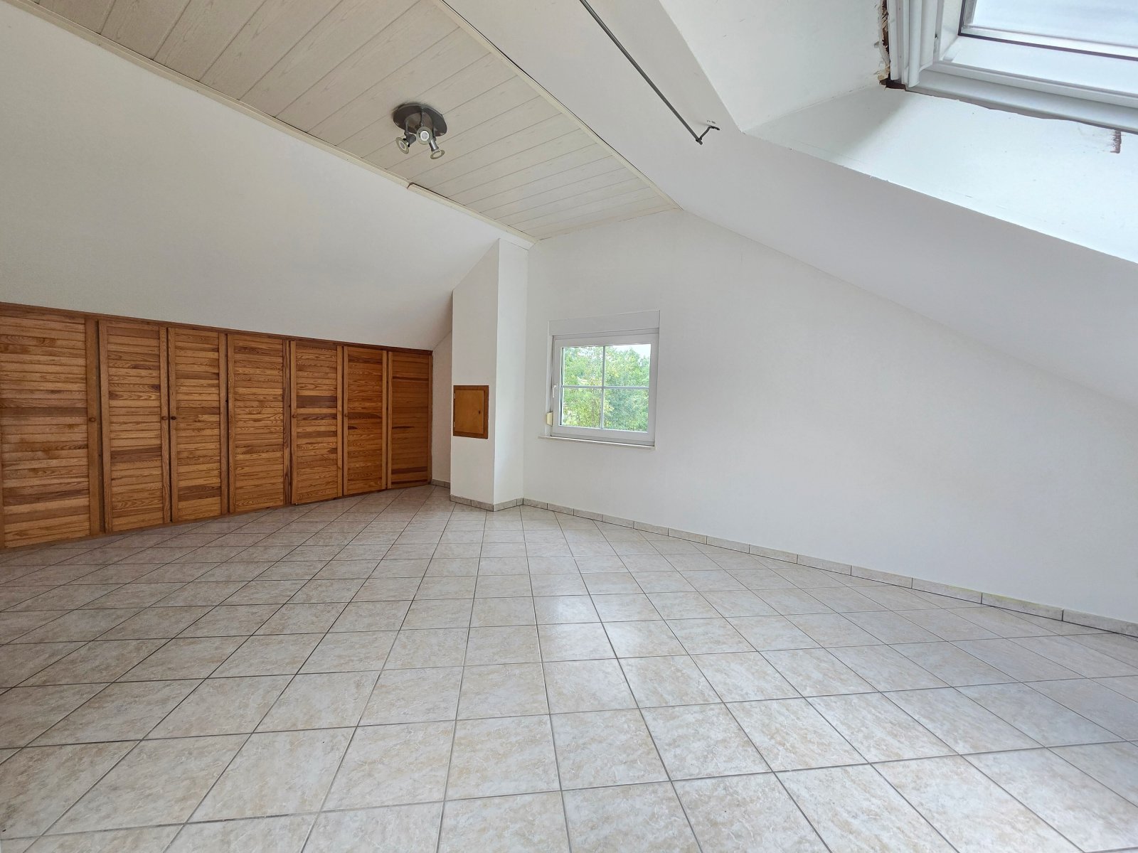 !Herbst Aktion! Neuer Preis! Grenznah zu Luxemburg:Großzügiges EFH mit Großraum-Garage & Garten & Balkon in Onsdorf