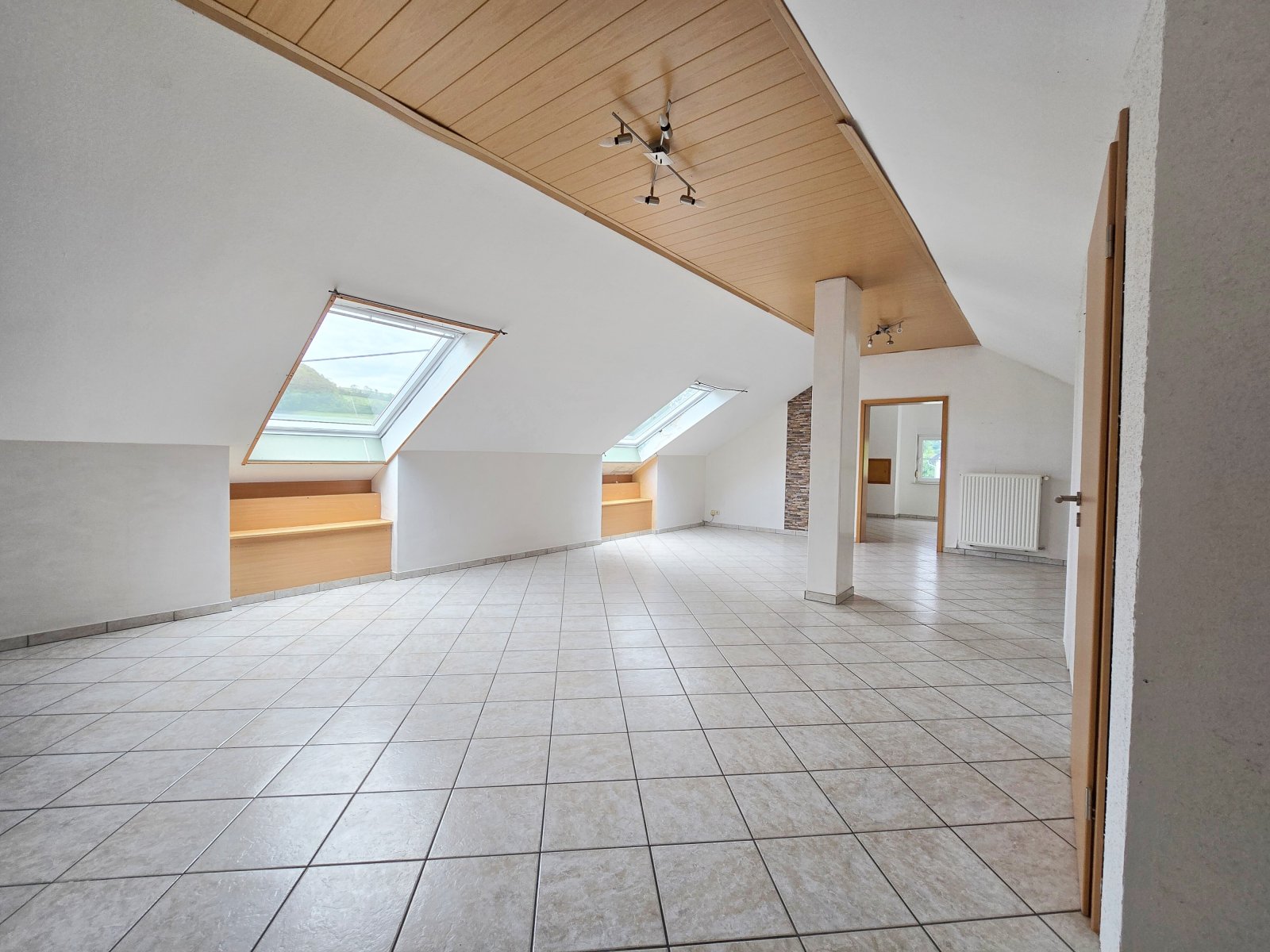 !Herbst Aktion! Neuer Preis! Grenznah zu Luxemburg:Großzügiges EFH mit Großraum-Garage & Garten & Balkon in Onsdorf