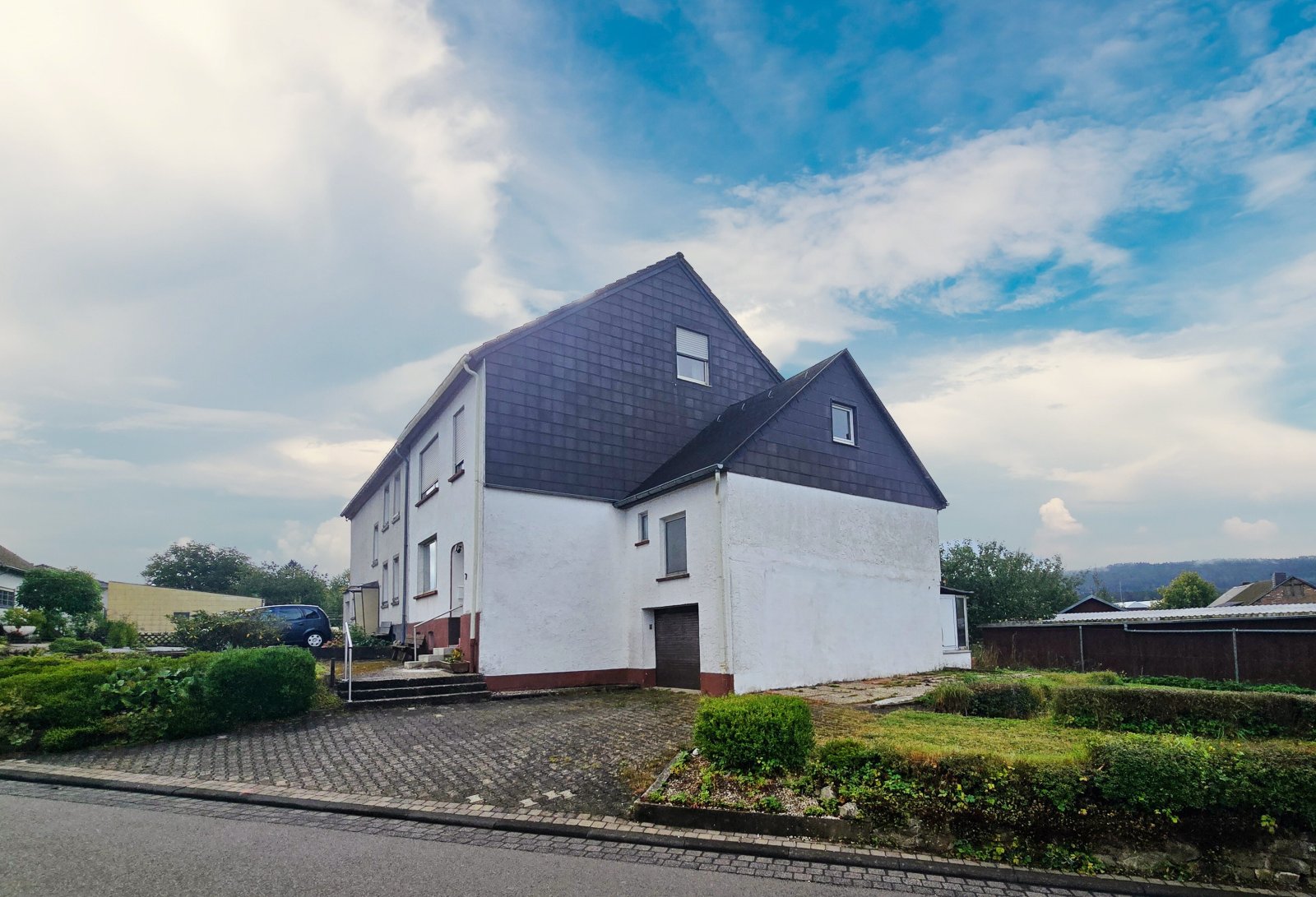 reserviert! Zuhause im Naturpark -  EFH mit Weitsicht, Wintergarten, Loggia Balkon & DG-Appartement in Waldweiler