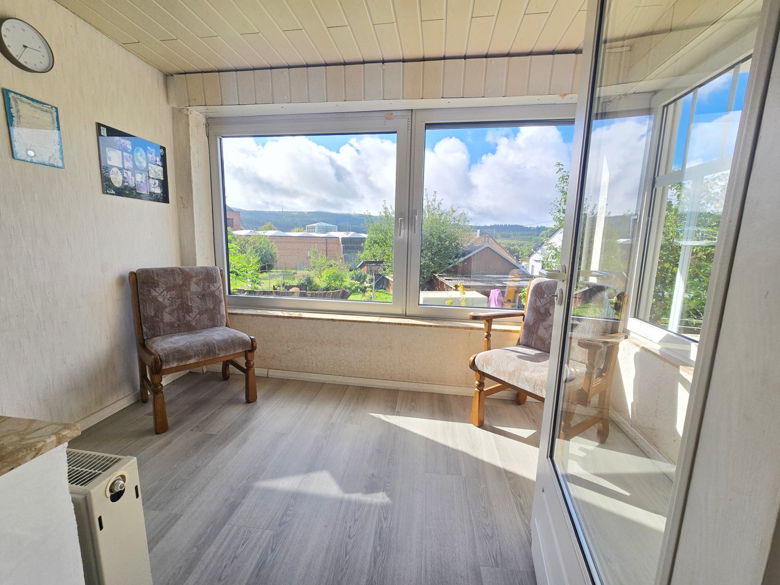 reserviert! Zuhause im Naturpark -  EFH mit Weitsicht, Wintergarten, Loggia Balkon & DG-Appartement in Waldweiler
