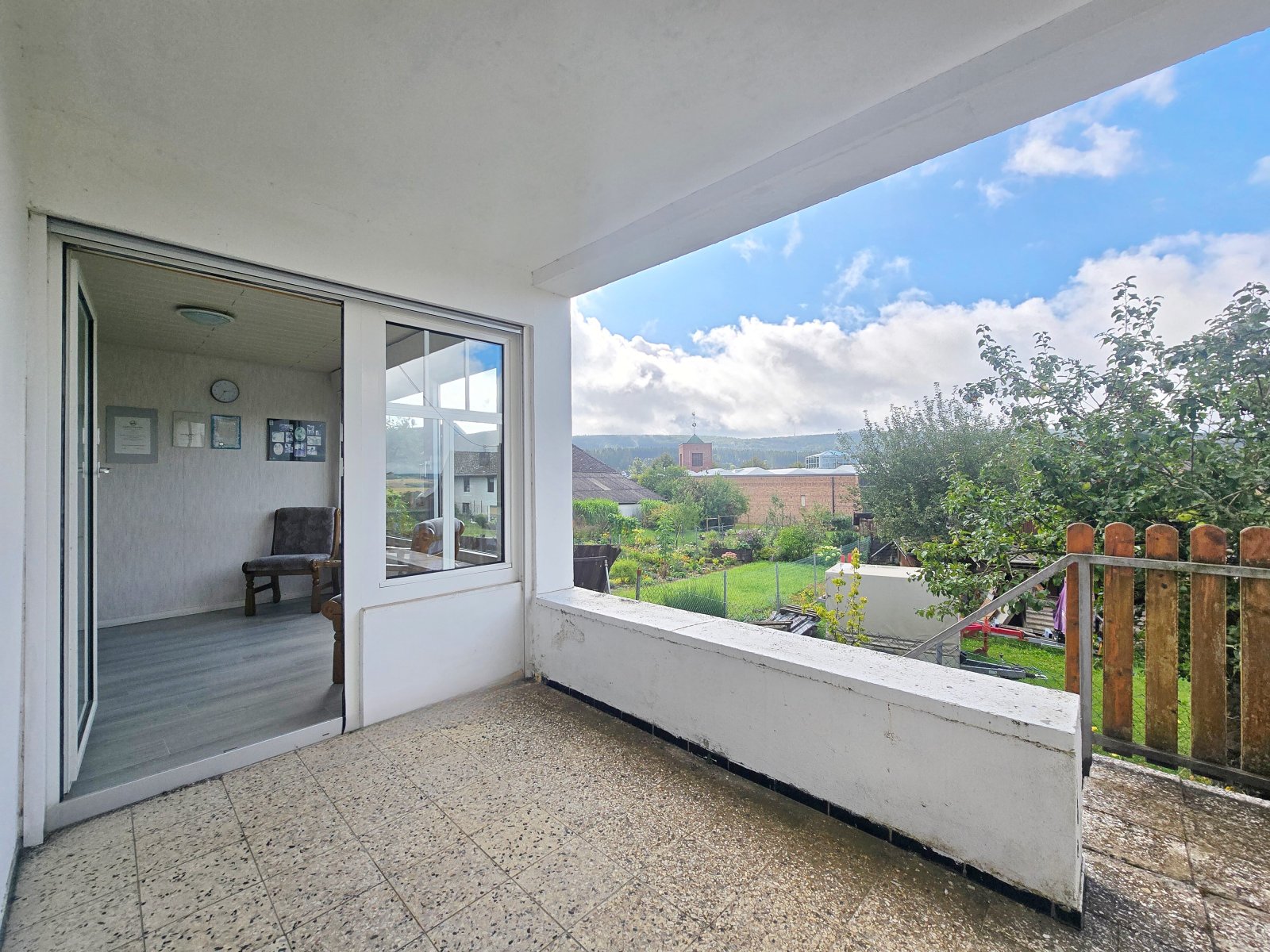 reserviert! Zuhause im Naturpark -  EFH mit Weitsicht, Wintergarten, Loggia Balkon & DG-Appartement in Waldweiler