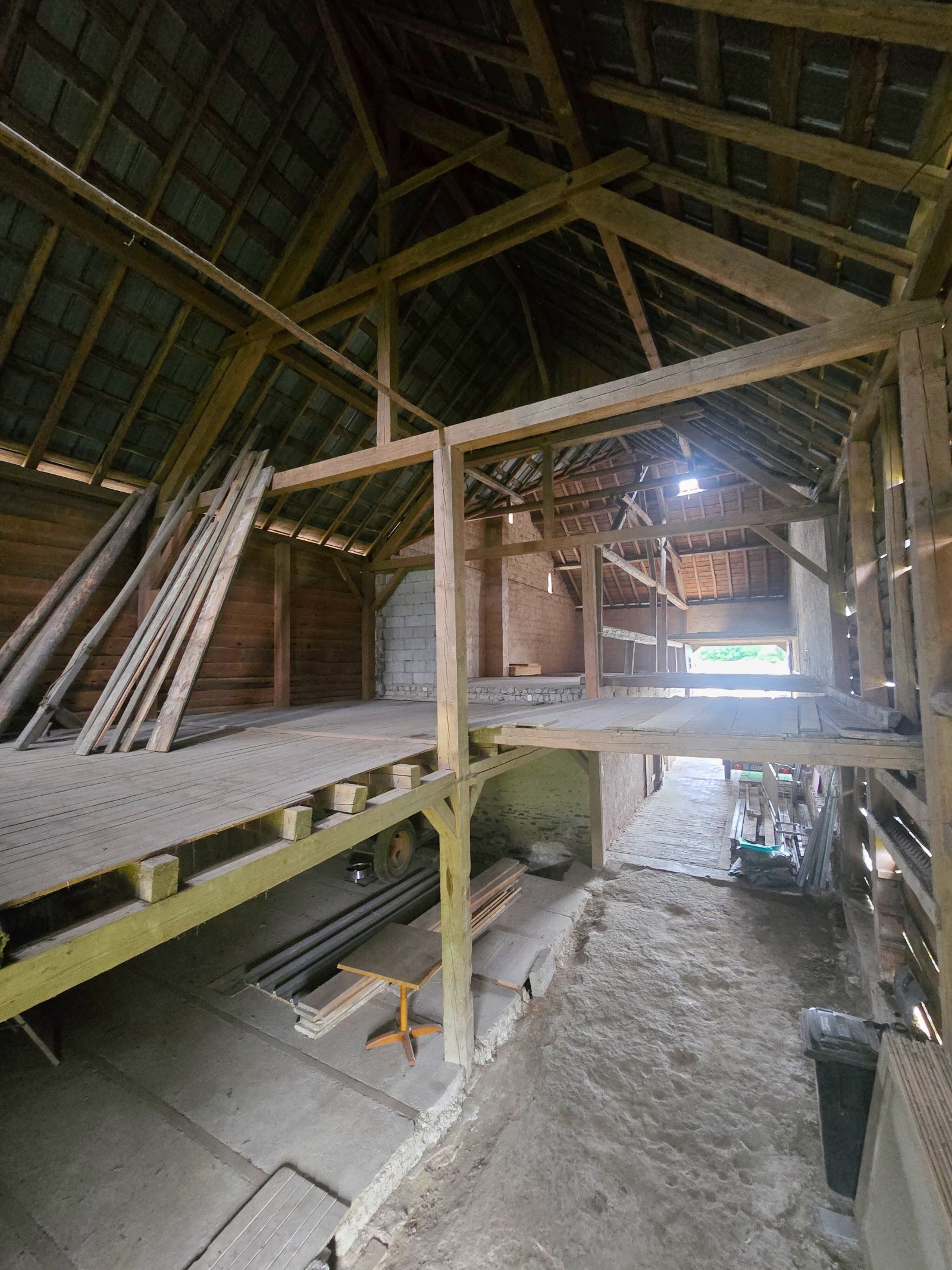 Reinsfelder Bauernhausensemble mit ausgebautem Speicher, zweigeschossiger Holzständer-Scheune und großem vielseitigem Garten auf 1.322 m²
