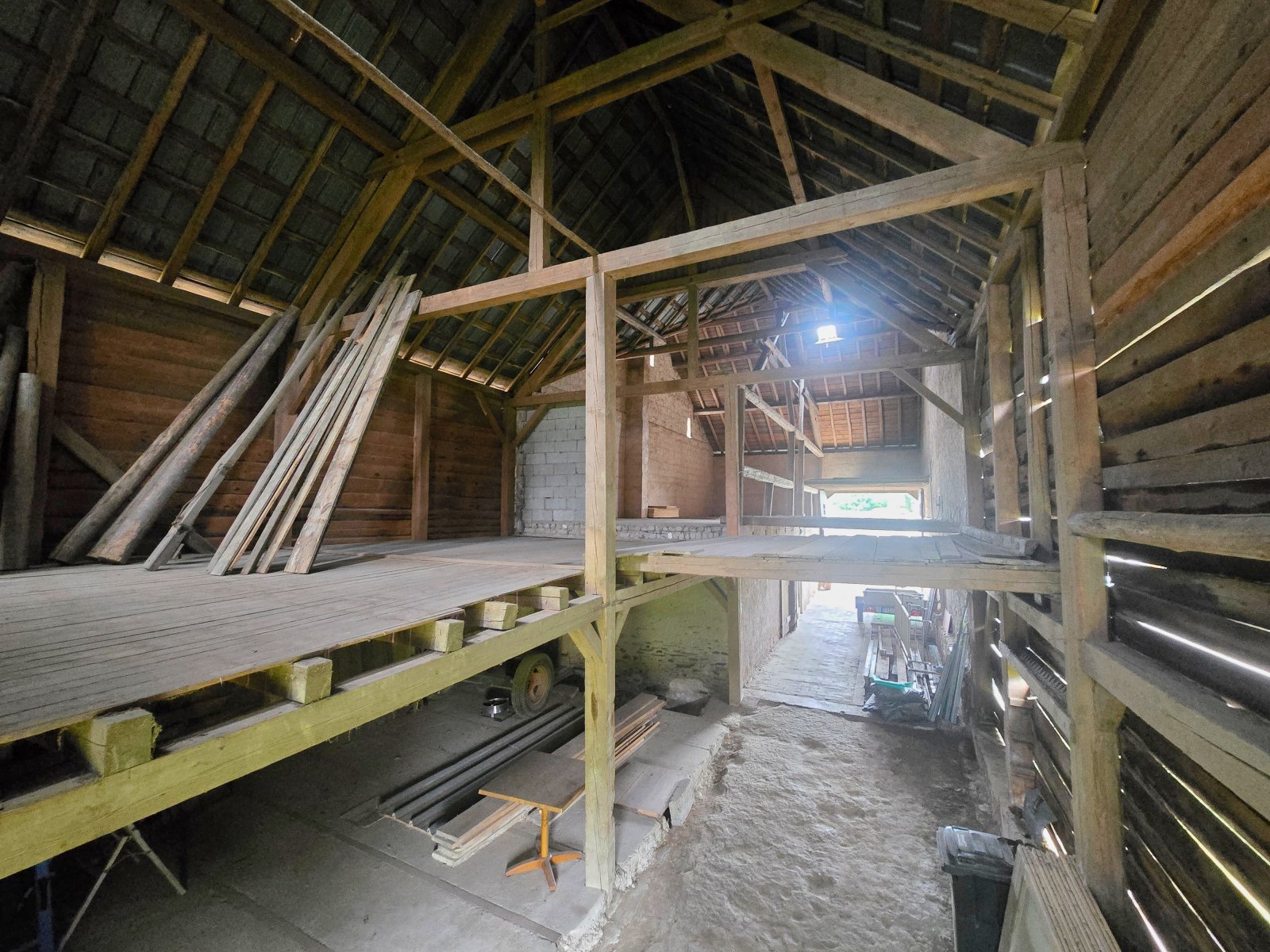 Reinsfelder Bauernhausensemble mit ausgebautem Speicher, zweigeschossiger Holzständer-Scheune und großem vielseitigem Garten auf 1.322 m²