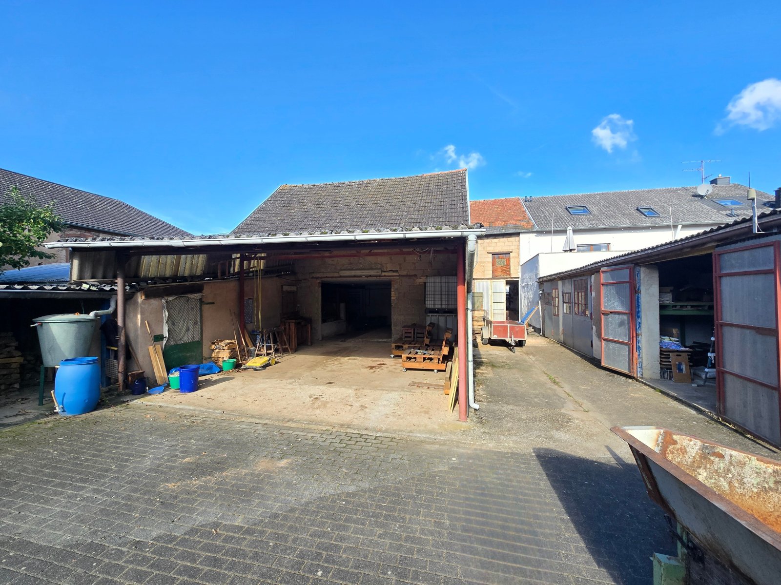 Renovierungsbedürftiges Winzerhaus mit großem Grundstück, Hinterhaus und Stallungen – vielseitiges Anwesen in zentraler Lage von Kanzem