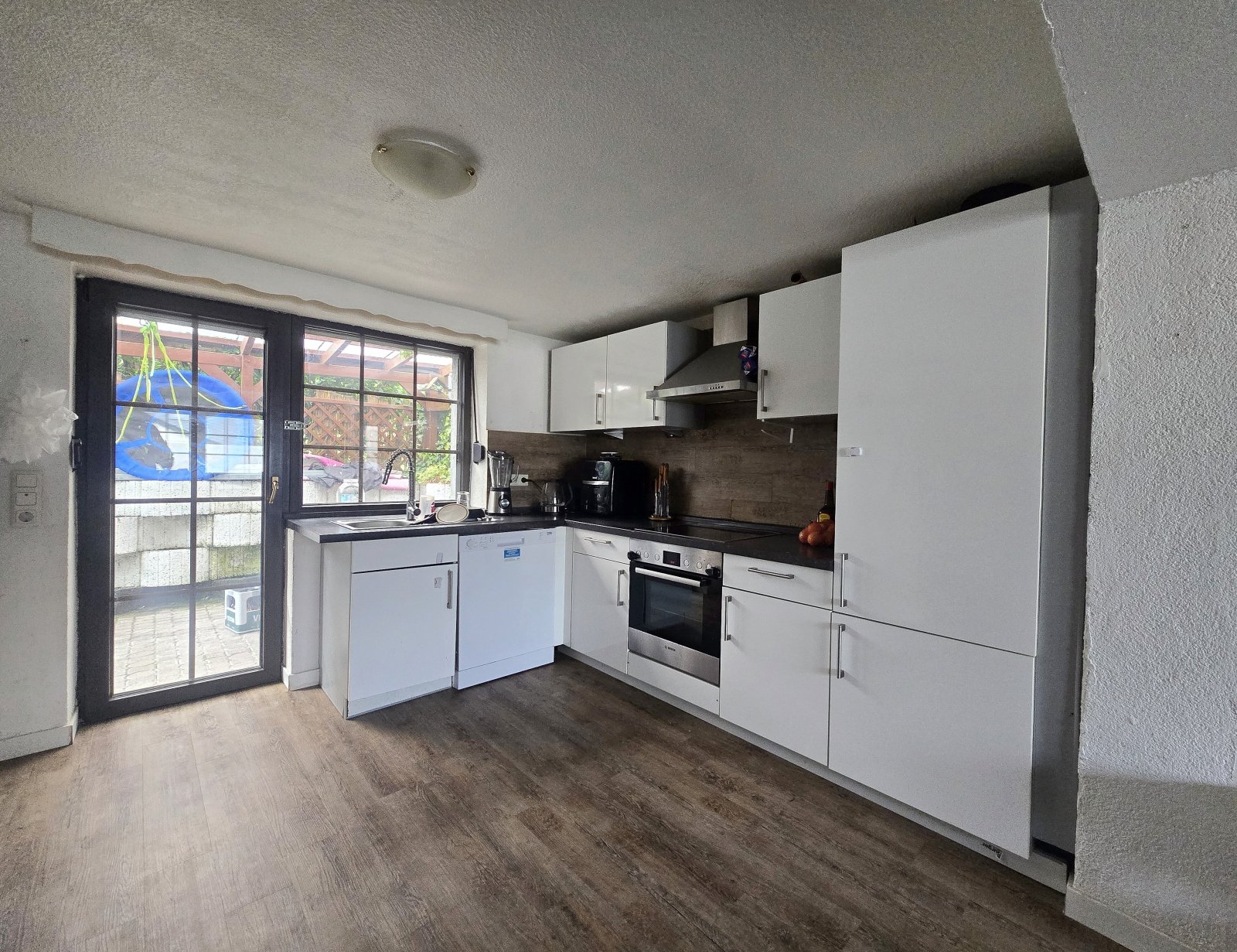 Charmante Doppelhaushälfte – vermietet und voller Möglichkeiten