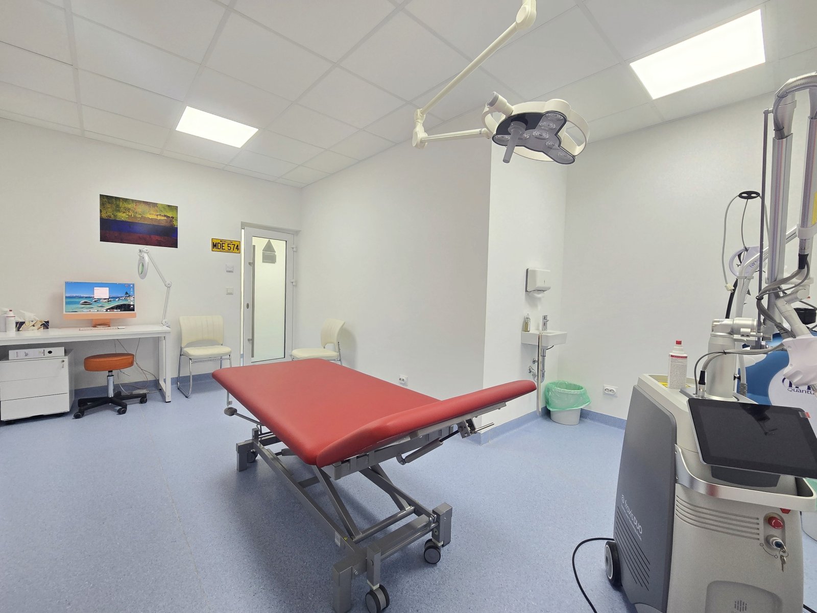 Renditestarkes Premium-Ärztehaus (teilvermietet) mit 2 Praxisetagen & Appartements - bis zu 7% Rendite möglich.