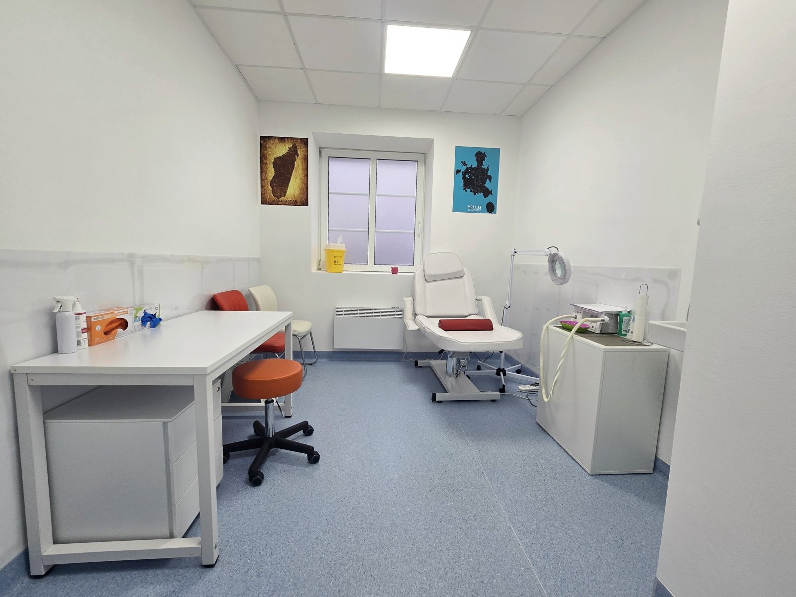 Renditestarkes Premium-Ärztehaus (teilvermietet) mit 2 Praxisetagen & Appartements - bis zu 7% Rendite möglich.