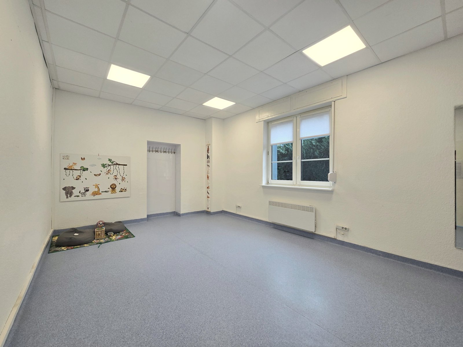 Renditestarkes Premium-Ärztehaus (teilvermietet) mit 2 Praxisetagen & Appartements - bis zu 7% Rendite möglich.