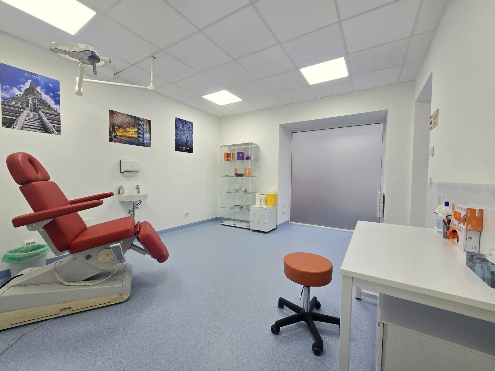 Renditestarkes Premium-Ärztehaus (teilvermietet) mit 2 Praxisetagen & Appartements - bis zu 7% Rendite möglich.