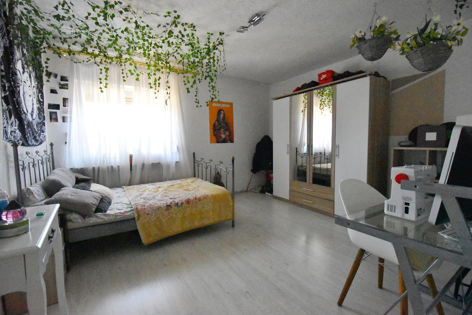 Stilvoll wohnen mit viel Platz: Modernisiertes Familienhaus mit besonderen Highlights und Option auf zwei Wohneinheiten