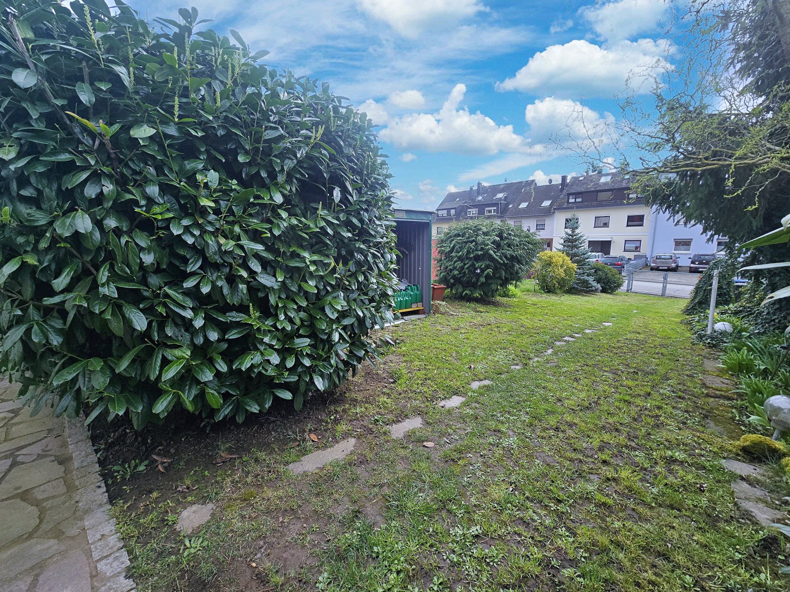 Freundliches Reihenmittelhaus mit Garten und ausgebautem Dachstudio