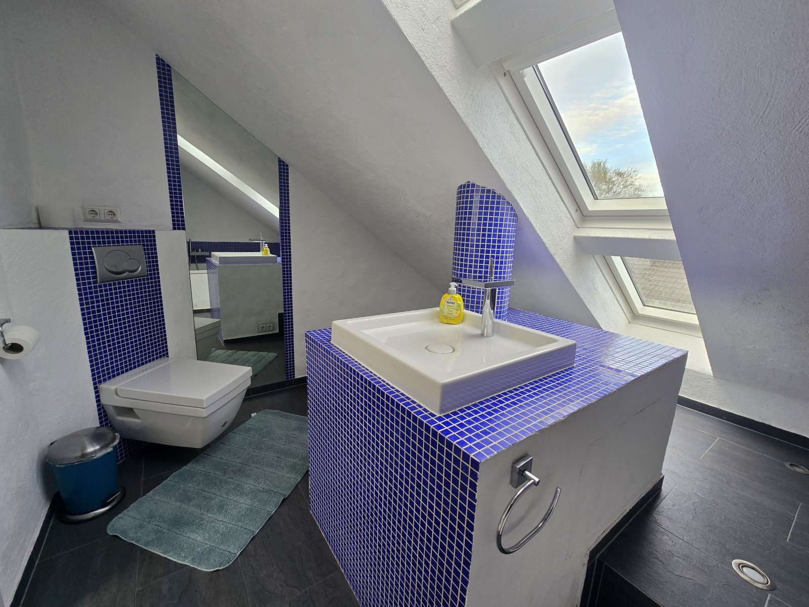 Maisonette mit Traumformat – zwei Kamine, Balkon im Terrassenstil und ein Wohnkonzept mit Seltenheitswert