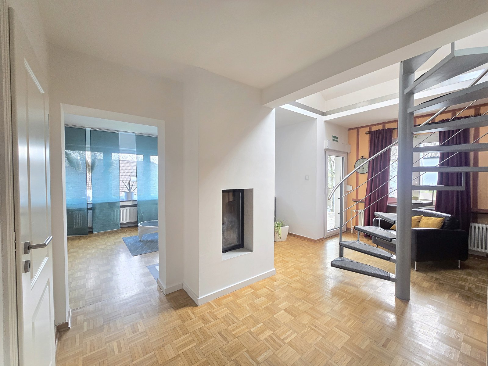 Maisonette mit Traumformat – zwei Kamine, Balkon im Terrassenstil und ein Wohnkonzept mit Seltenheitswert