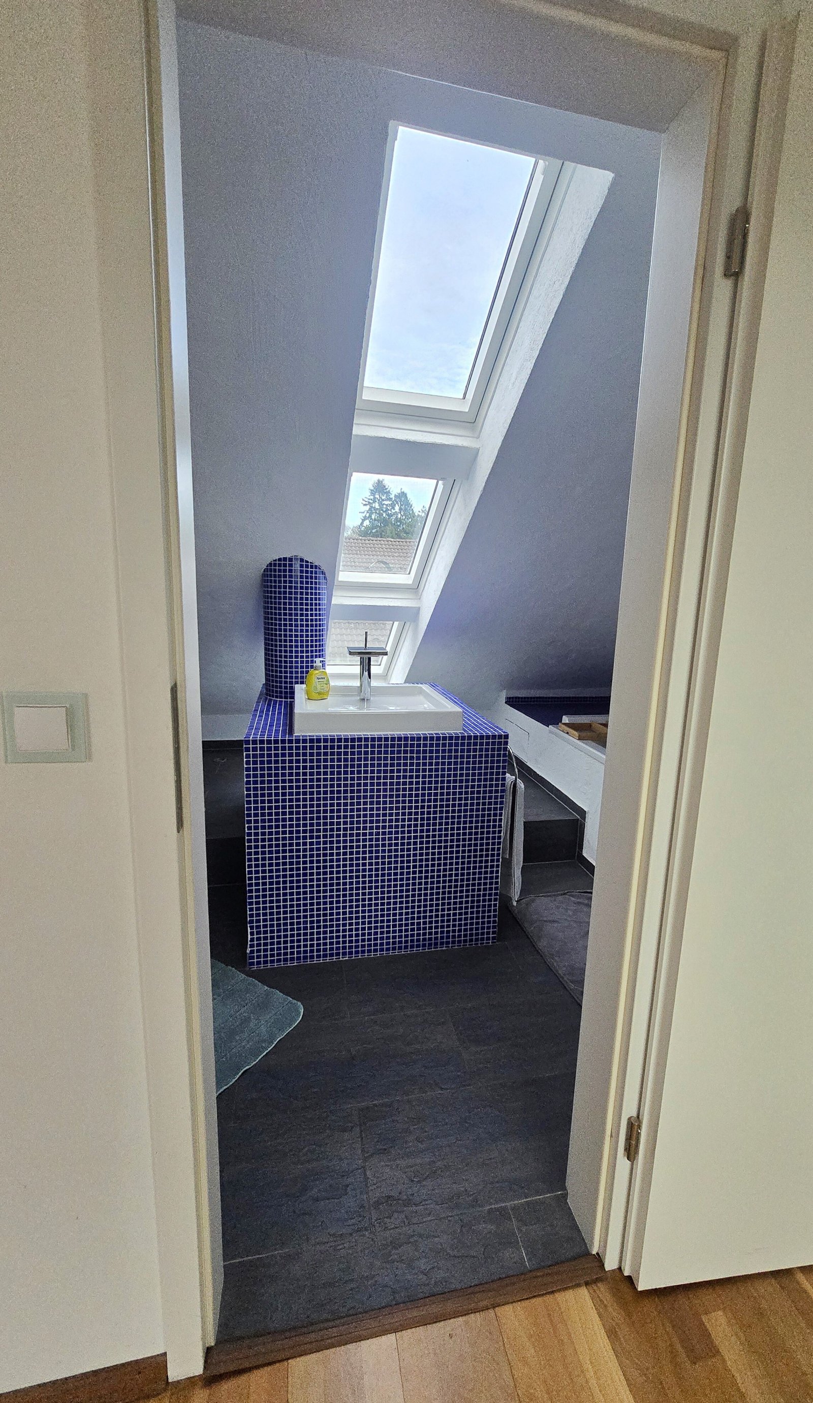 Maisonette mit Traumformat – zwei Kamine, Balkon im Terrassenstil und ein Wohnkonzept mit Seltenheitswert