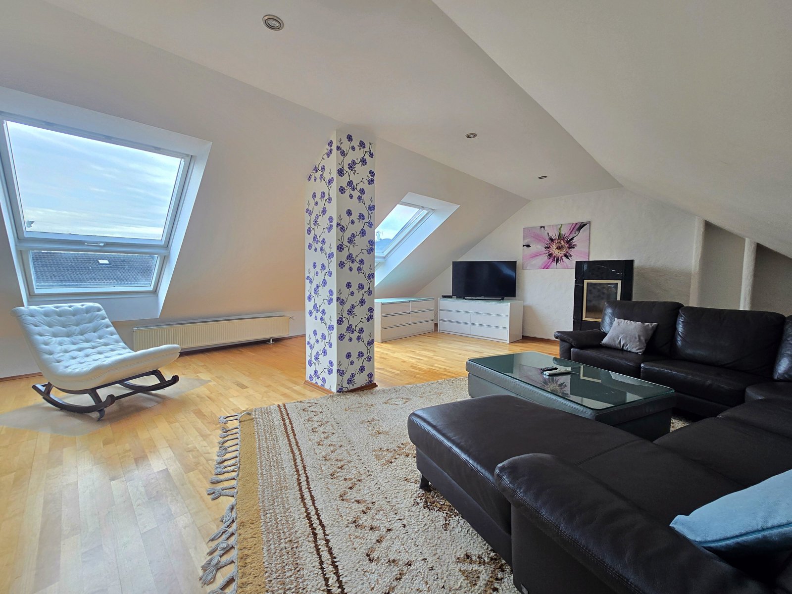 Maisonette mit Traumformat – zwei Kamine, Balkon im Terrassenstil und ein Wohnkonzept mit Seltenheitswert