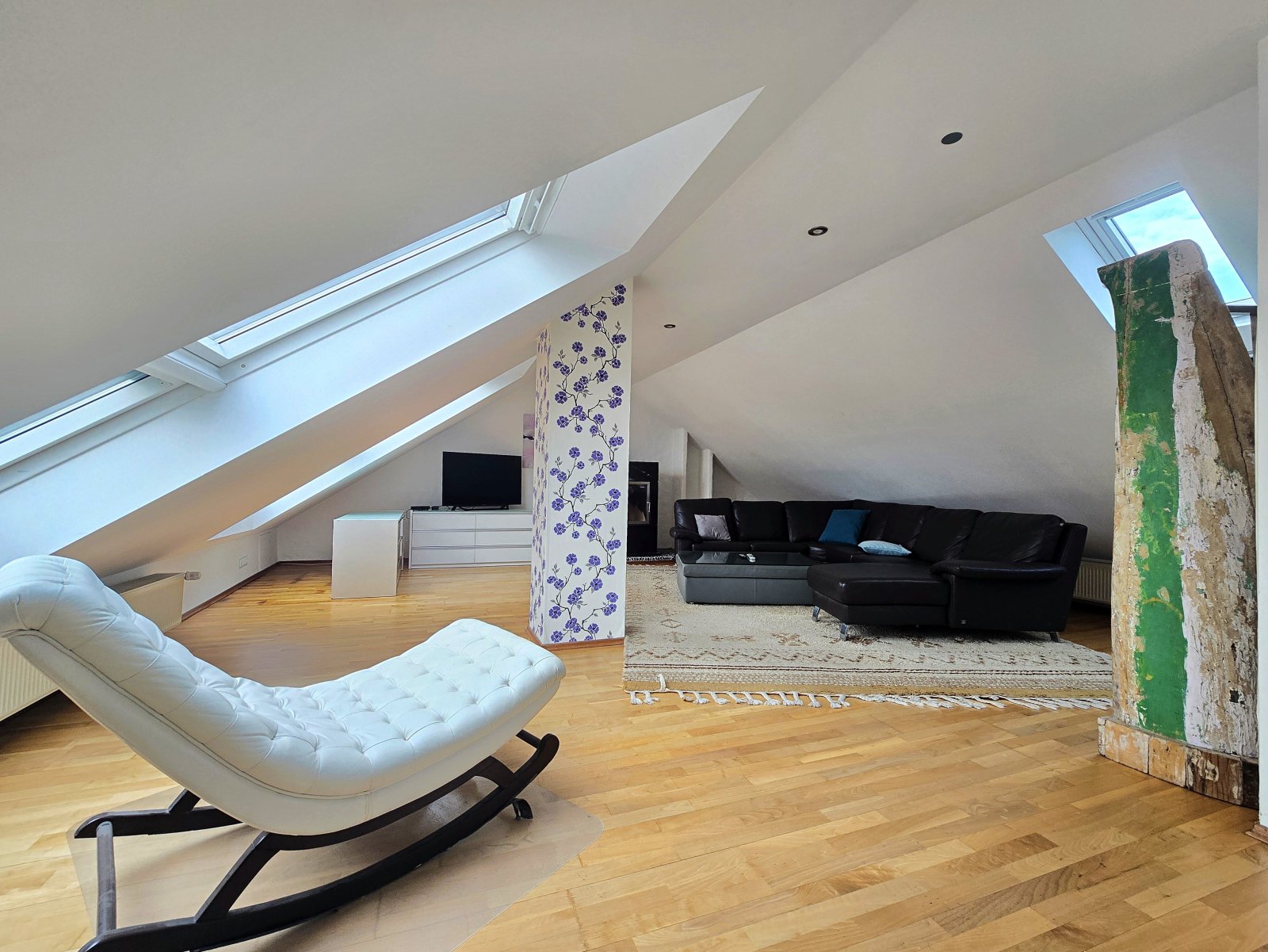 Maisonette mit Traumformat – zwei Kamine, Balkon im Terrassenstil und ein Wohnkonzept mit Seltenheitswert