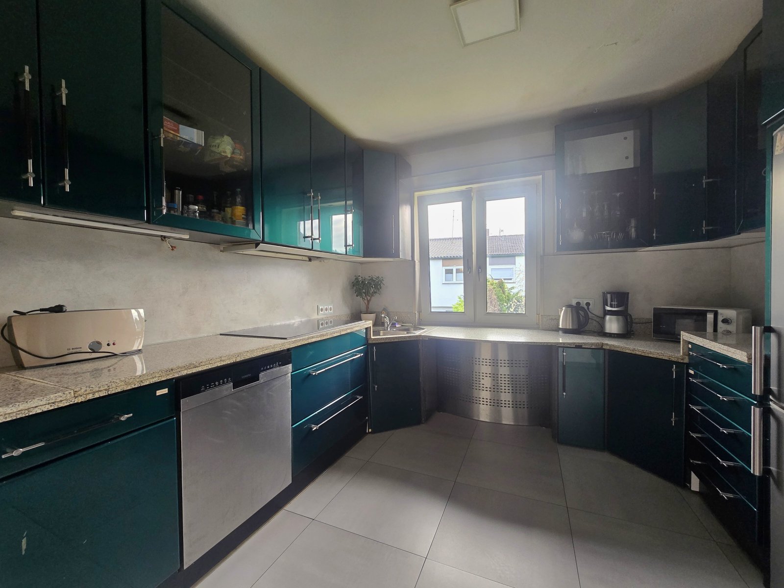 Flexibles Zweifamilienhaus mit zwei starken Wohneinheiten – ideal für Familie, Vermietung oder Investment