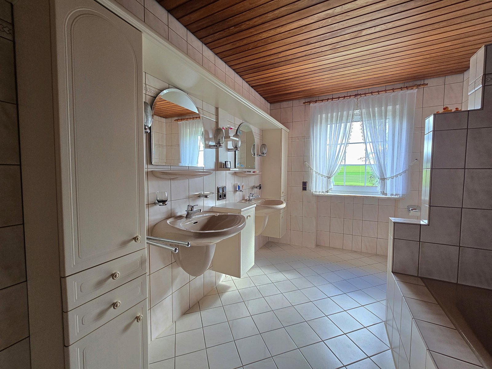 Landhaus in Alleinlage bei Trier mit ca. 27.000 m² Land