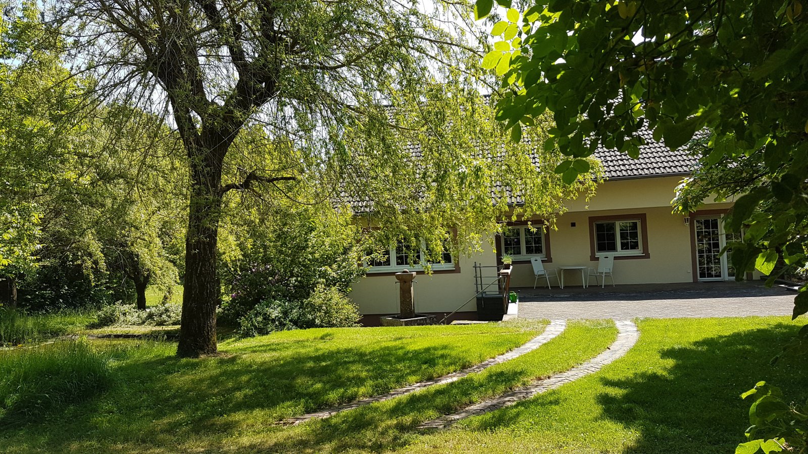 Landhaus in Alleinlage bei Trier mit ca. 27.000 m² Land