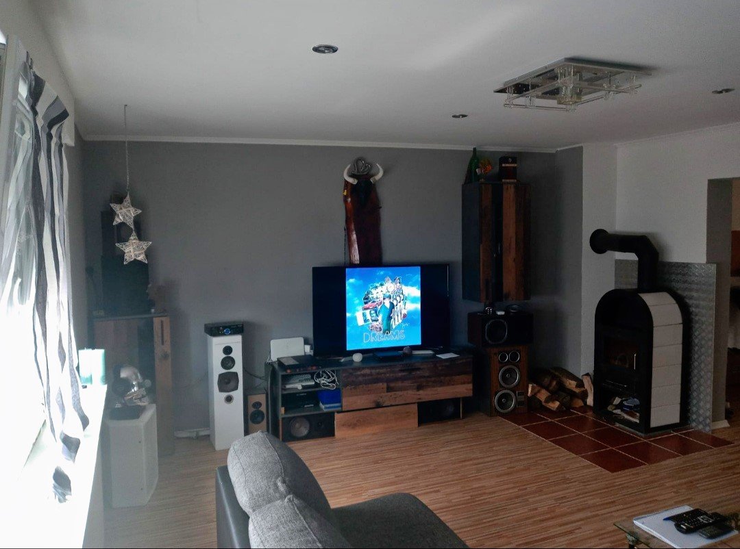 Wohnzimmer mit Kamin