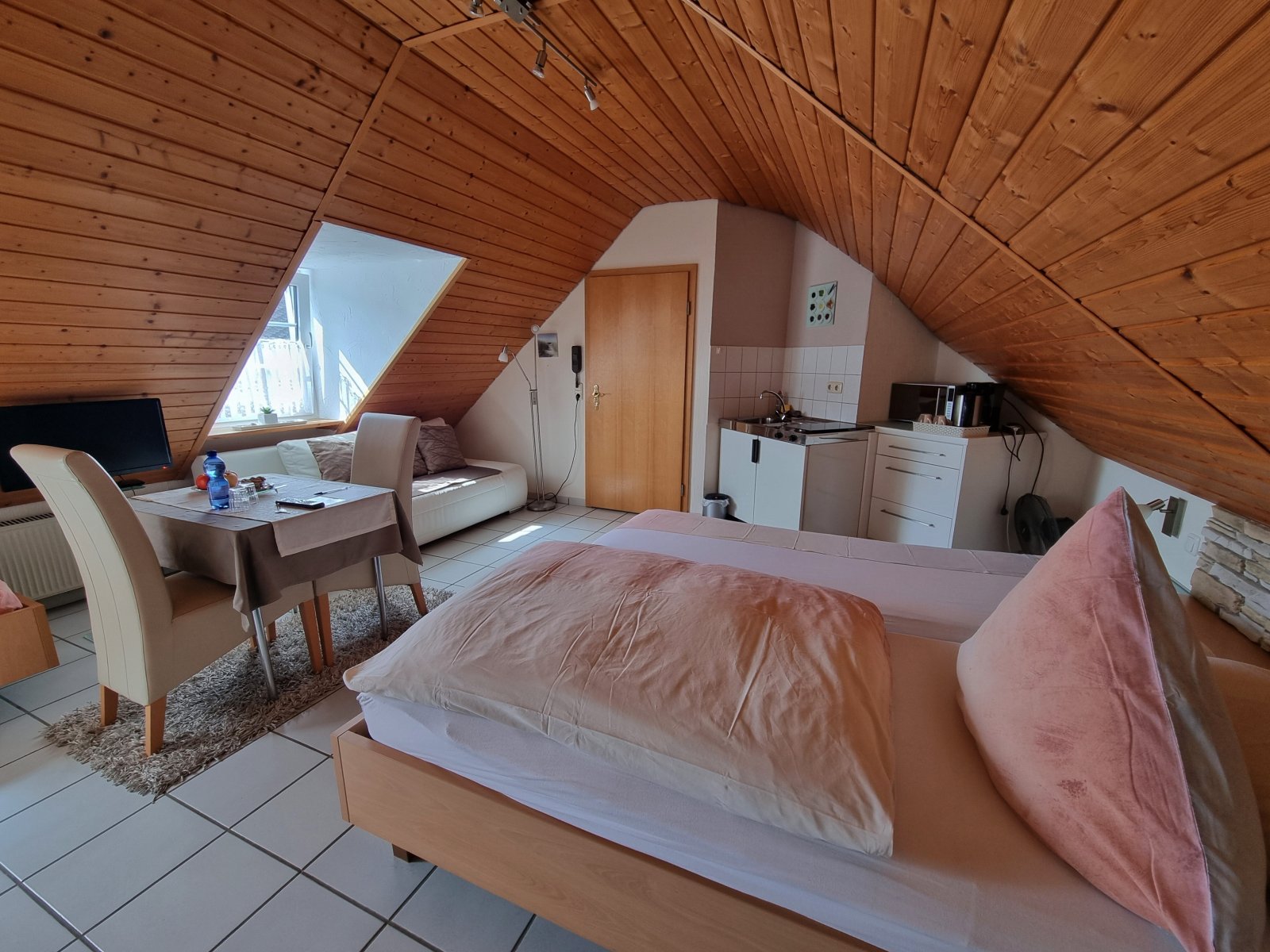 Gästezimmer mit Pantryküche