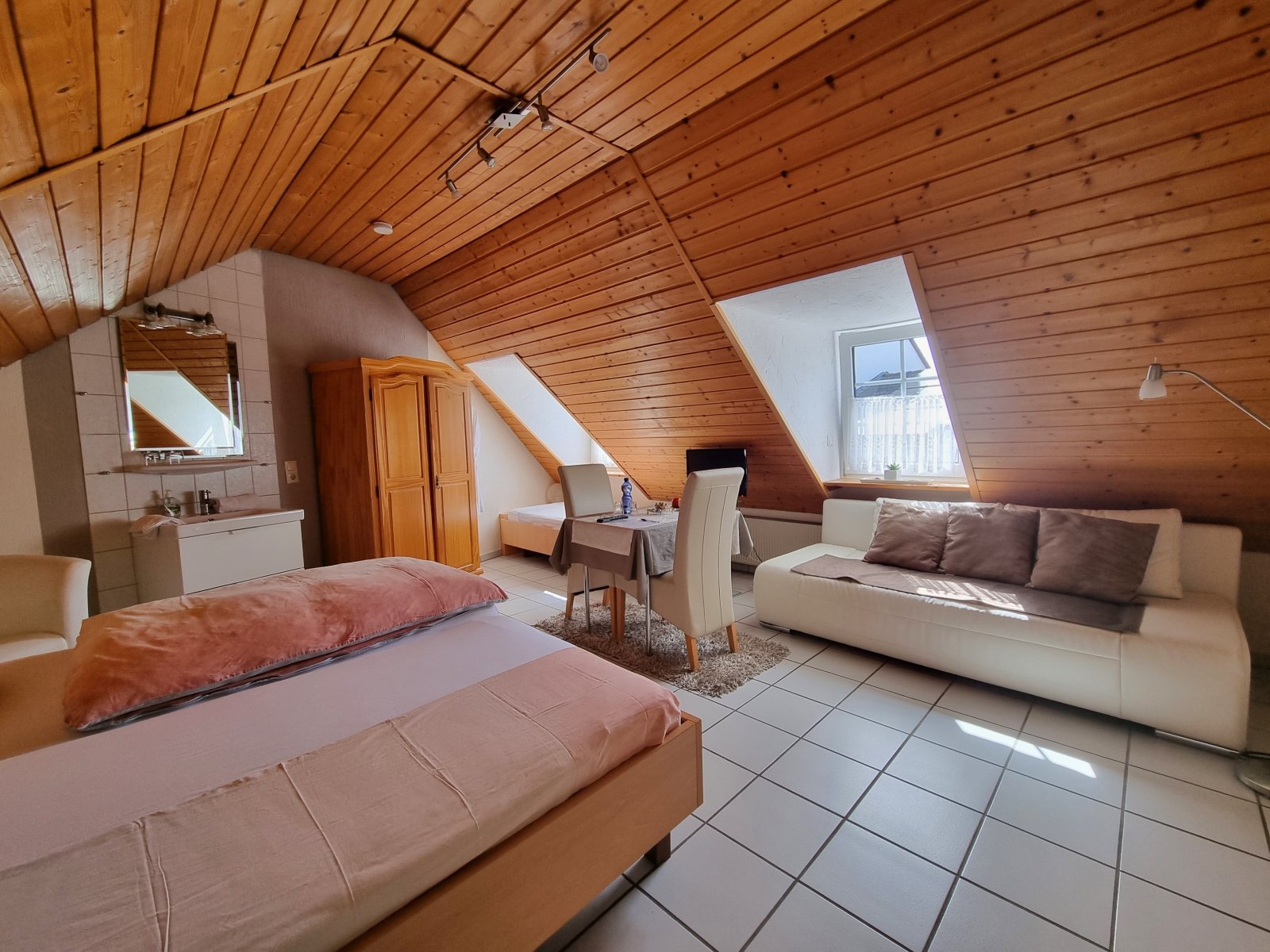 Gästezimmer mit Pantryküche