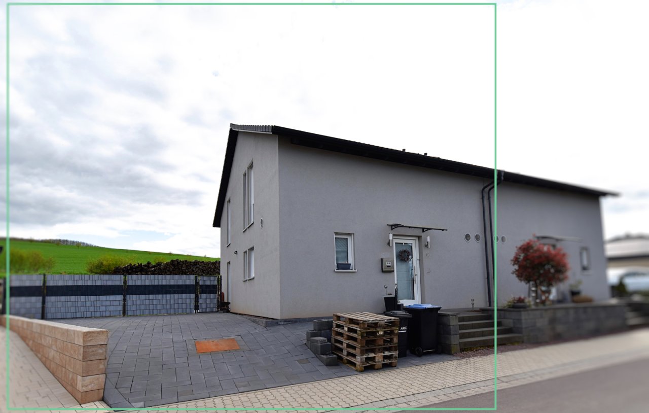 Hausfront Hausfront