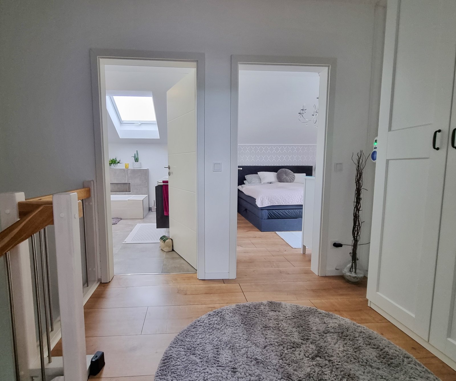 7 Flur DG mit Blick Schlafen und Bad