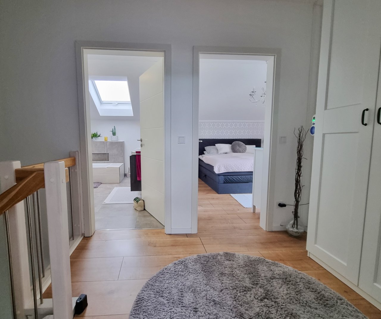 7 Flur DG mit Blick Schlafen und Bad 7 Flur DG mit Blick Schlafen und Bad