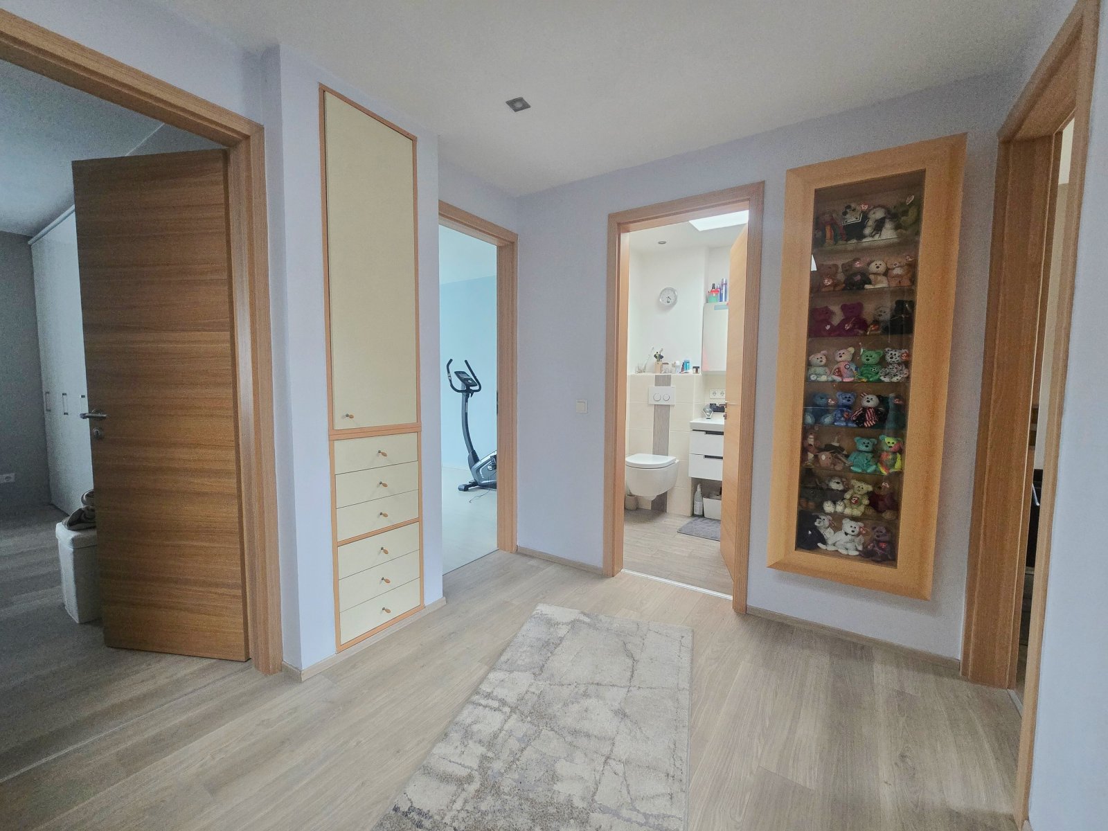 Diele im OG mit Einbauschrank