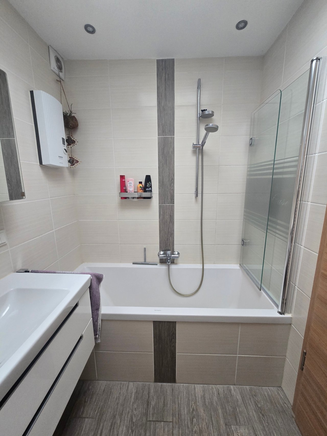 Tageslichtbad mit Wanne Tageslichtbad mit Wanne