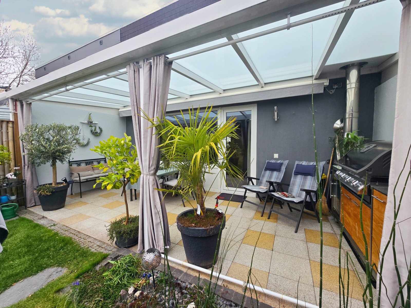 Terrasse neuwertiger Glasüberdachung