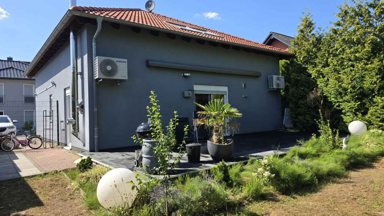 Haus mit Gartenansicht Haus mit Gartenansicht