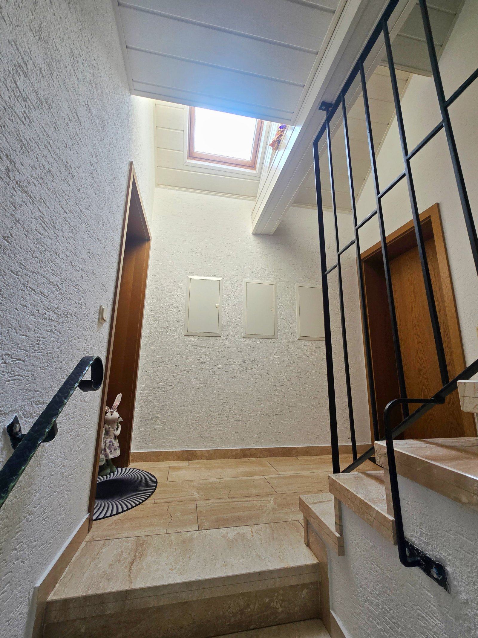 Treppenhaus Hinterhaus mit Unterverteilung Treppenhaus Hinterhaus mit Unterverteilung