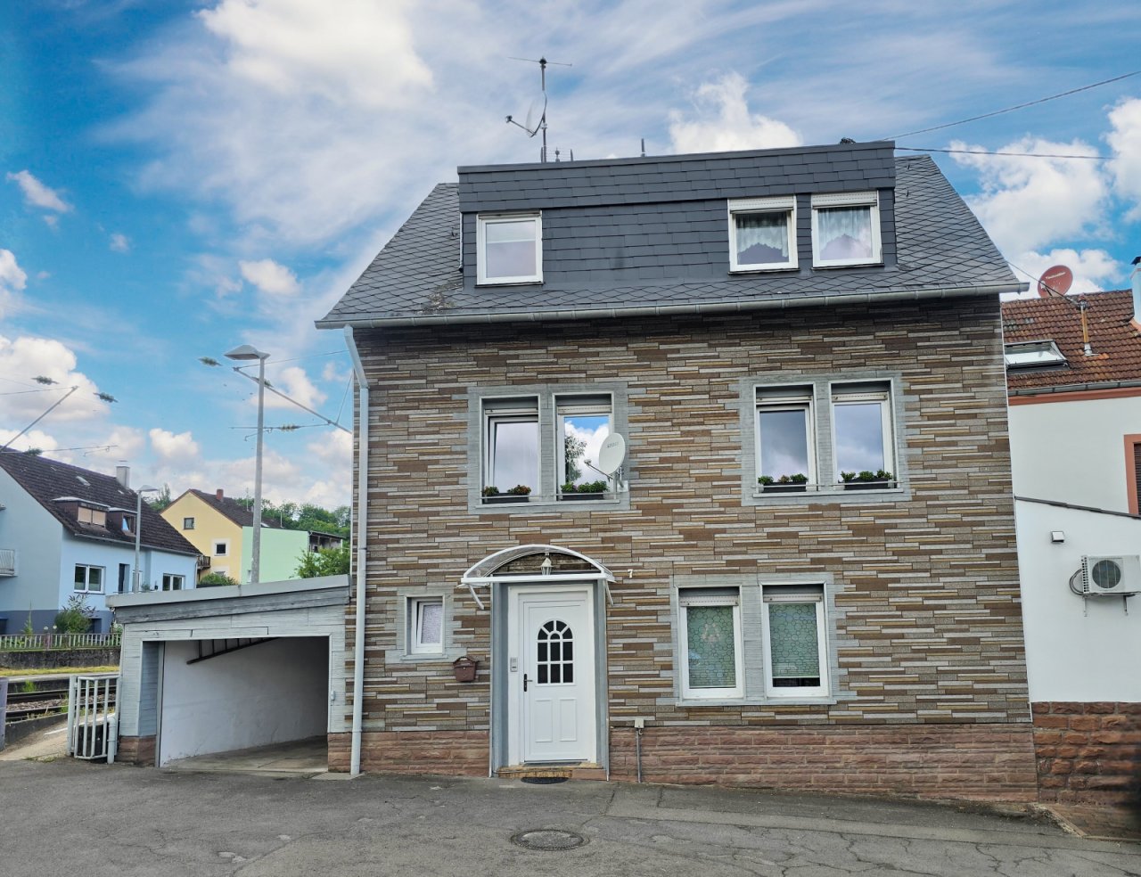 Straßenfront Straßenfront