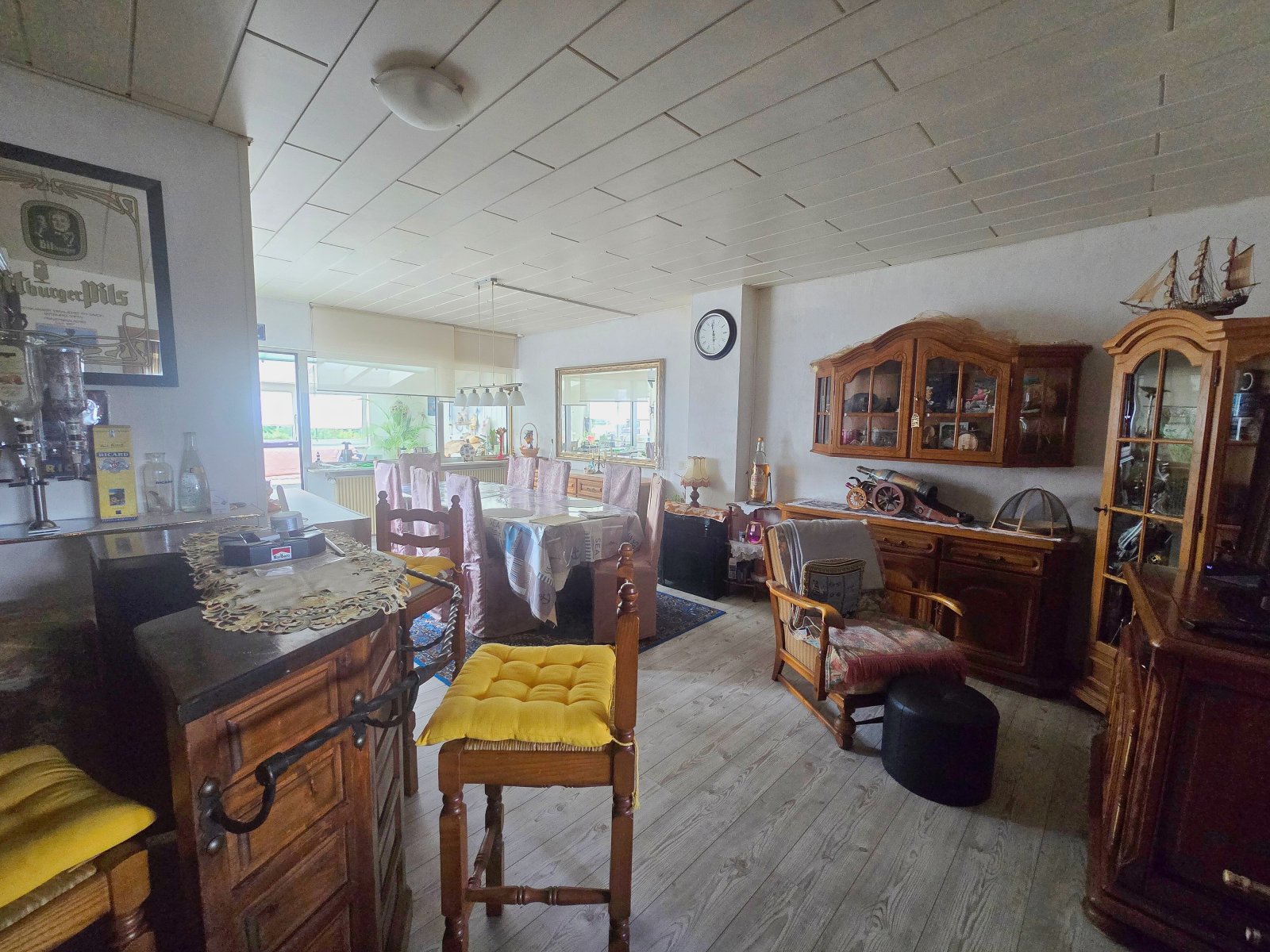 Bar mit Blick ins Esszimmer Bar mit Blick ins Esszimmer